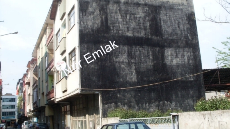 Akyazı merkezde satılık müstakil bina Akyazı Nur Emlak