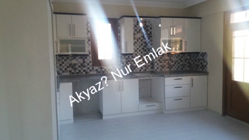 Güzel sakin mevkide satılık müstakil bina Akyazı Nur Emlak