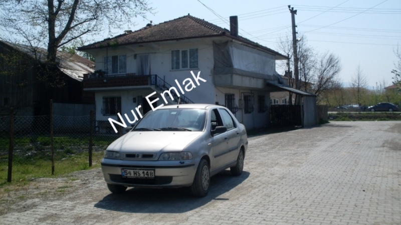 Toki evleri civarında satılık arsa Akyazı Nur Emlak