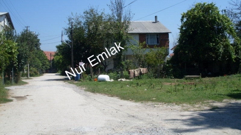 Toki evleri civarında satılık arsa Akyazı Nur Emlak